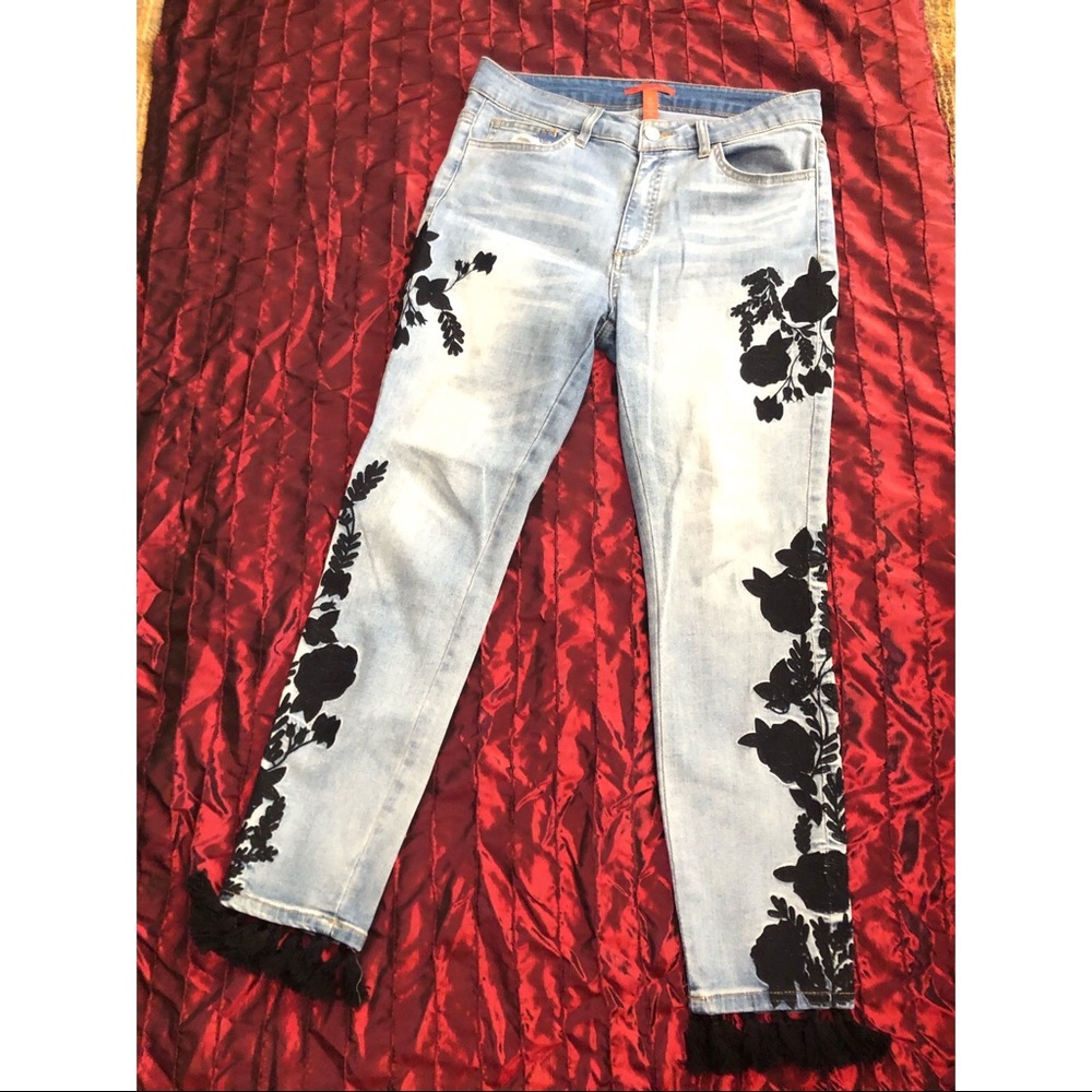 Gorgeous embroidery jeans